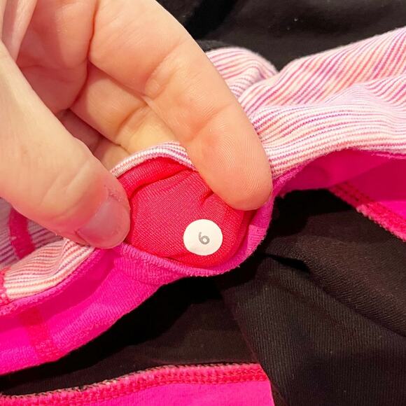 Lululemon Groove Crop Mid Rise Leggings Black Pink 6 - Picture 2 of 7
